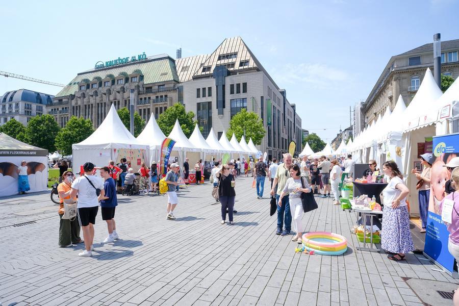 Düsseldorfer Ehrenamtsmesse auf dem Corneliusplatz