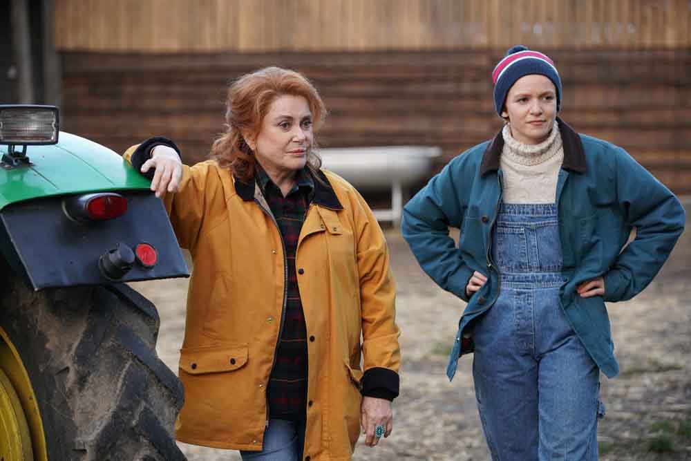 In der Tragikomödie „Funny Birds" bieten drei Frauen, drei Generationen und ein Bio-Hof viel Stoff für Zoff