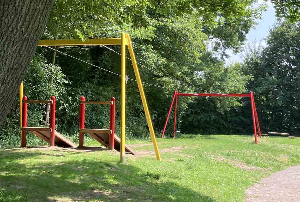 Spielplatz Wegastraße Erweiterung Doppel-Seilrutsche