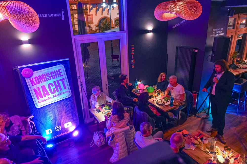 Die "Komische Nacht" findet wieder in verschiedenen Lokalen (wie hier im "Deins")