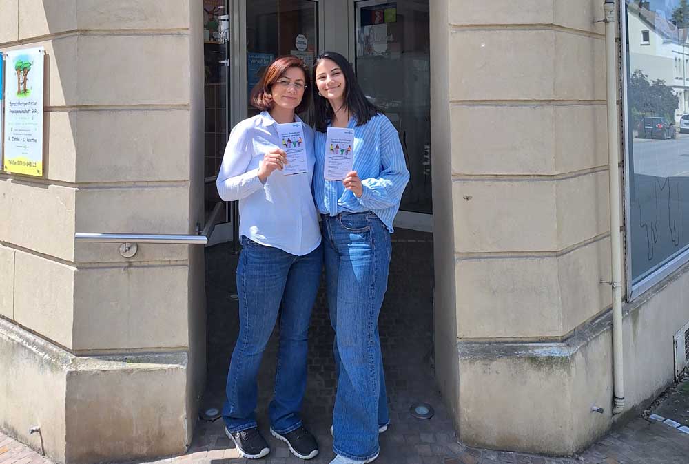 Gamze Coban und Elham Pourmahmood