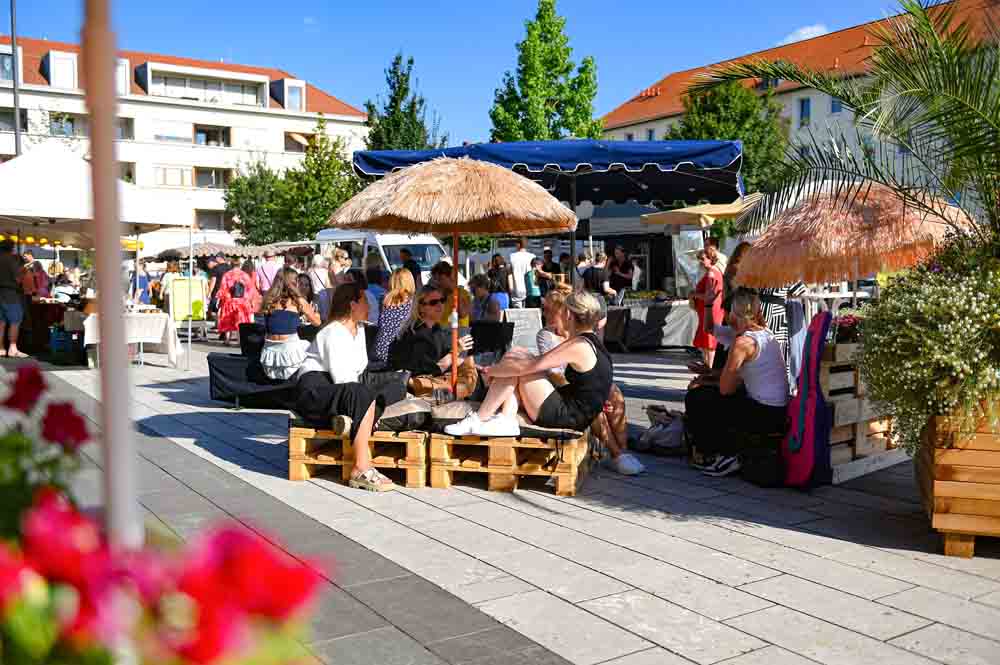 Feierabendmarkt an der Wallonisch-Niederländischen-Kirche