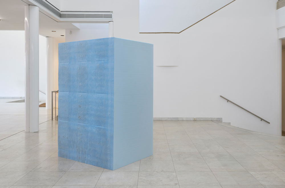 Blick in die Ausstellung Contact M von Park McArthur