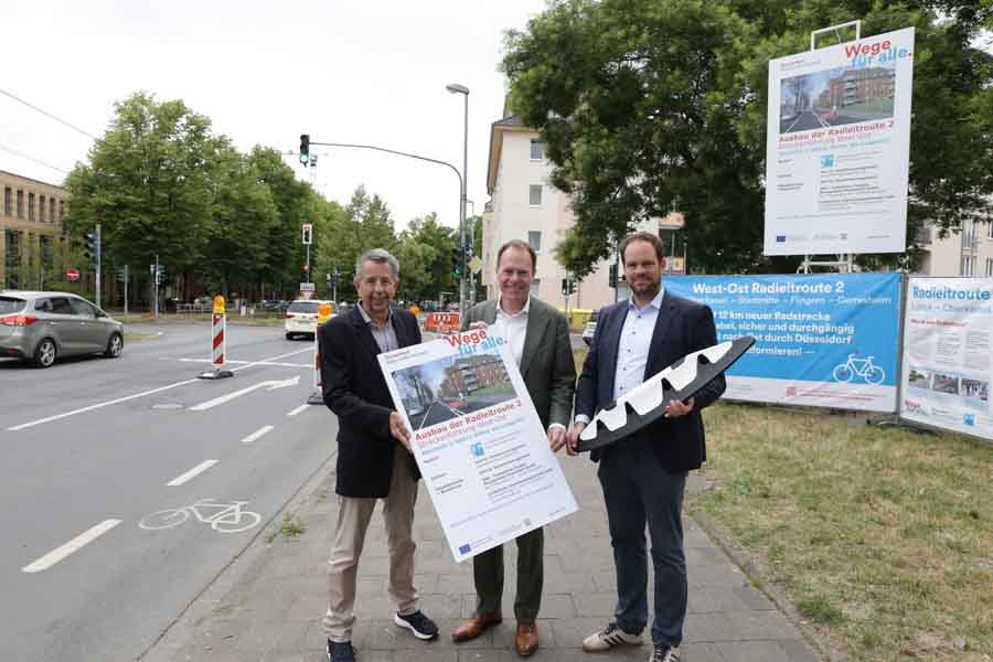 Holger Odental, stellvertretender Leiter des Amtes für Verkehrsmanagement, Oberbürgermeister Dr. Stephan Keller und Michael Köhler, IPM
