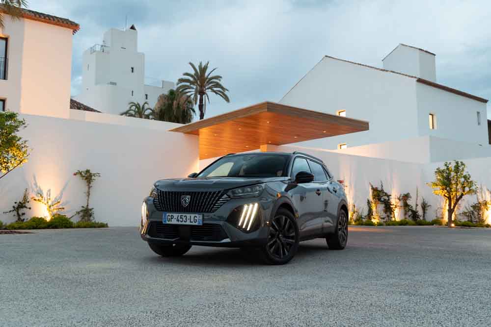 Peugeot E-2008