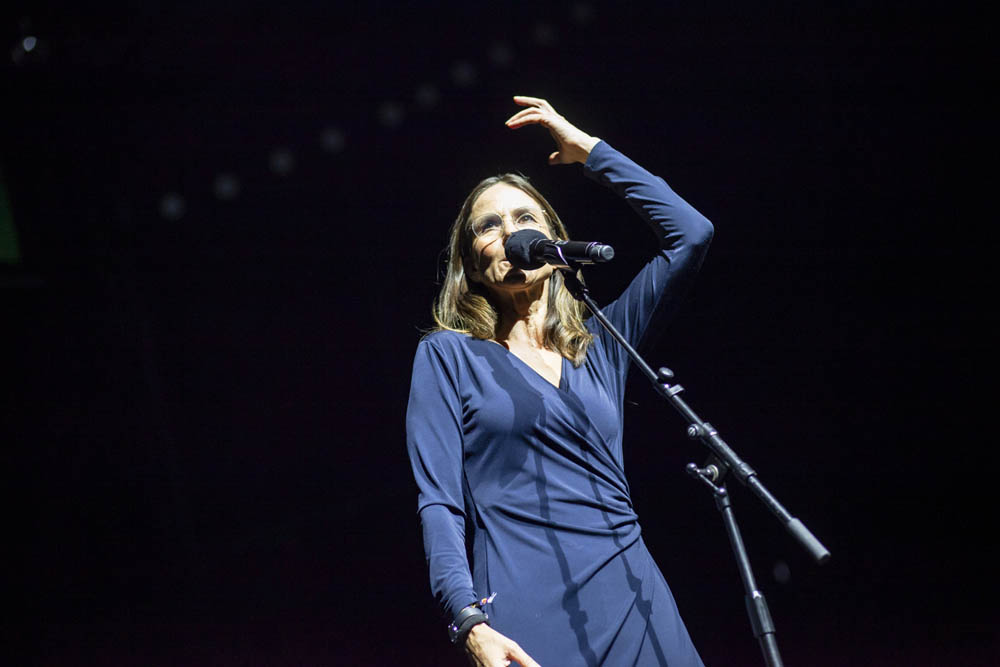 Die amtierende deutschsprachige Poetry-Slam-Meisterin Theresa Sperling