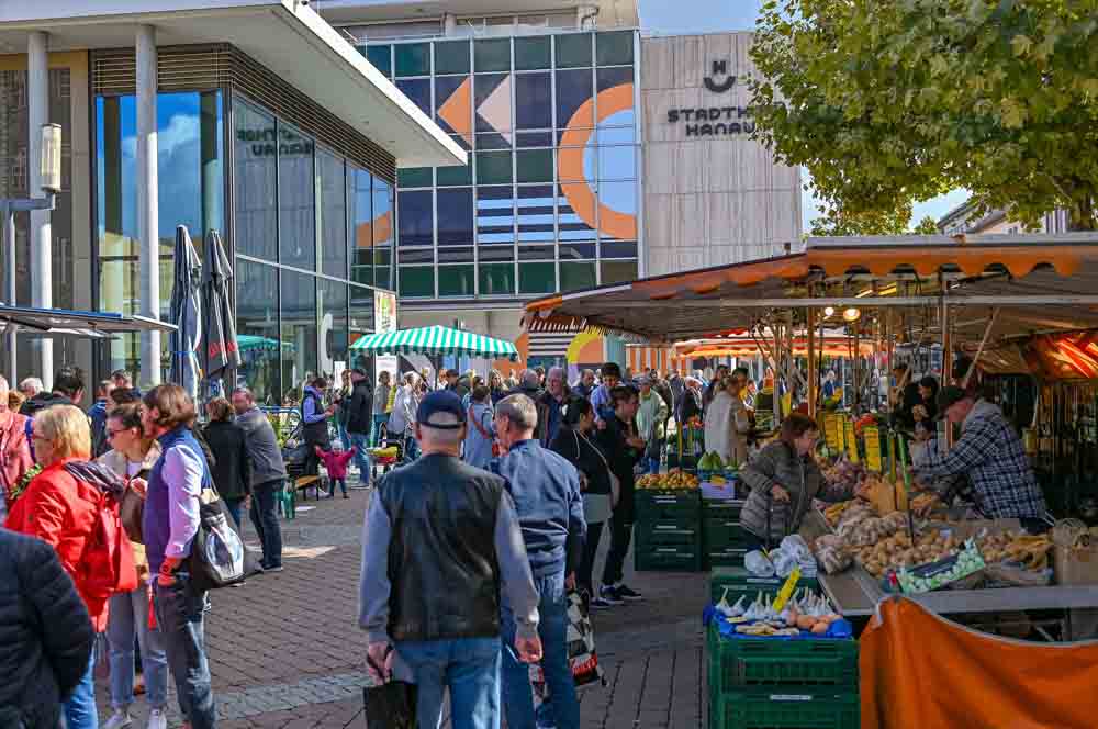 Wochenmarkt auf dem Hanauer Marktplatz