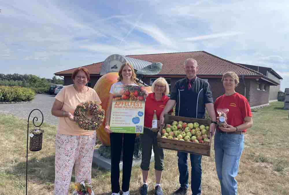 Marita Jostkleigrewe (Kunshandwerkerin), Lina Schauer (KWL), Margit Paschen (Floreana Landmarkt), Markus Nordhoff (Rewe Buschkühle), Anette Schulte-Bonsel (Florana Landmarkt)