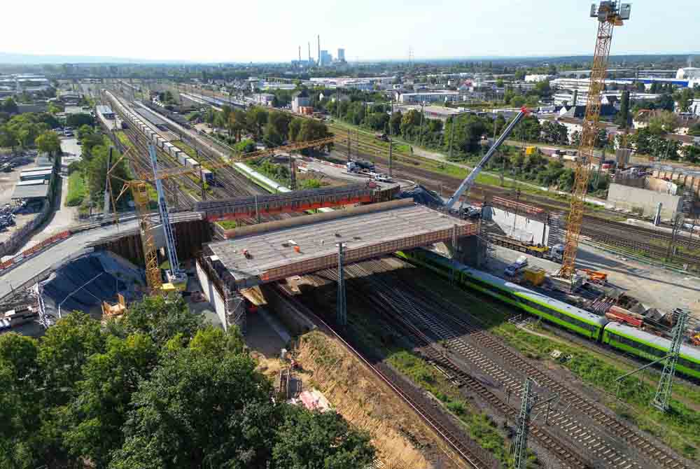Hauptbahnhof-Brücke in Hanau