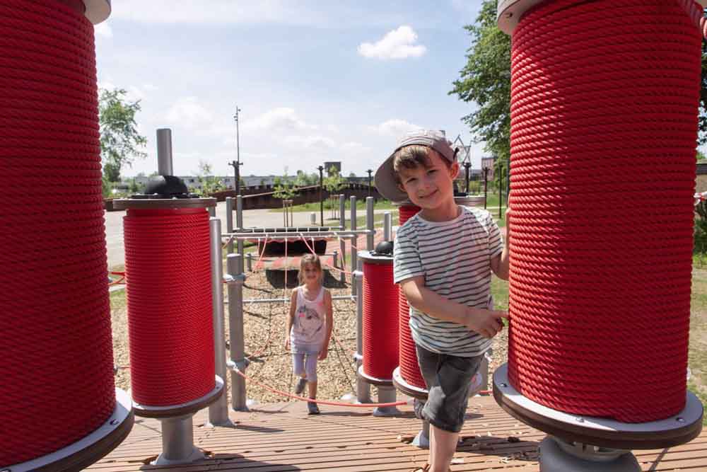 Kinder spielen im LWL-Museum Textilwerk