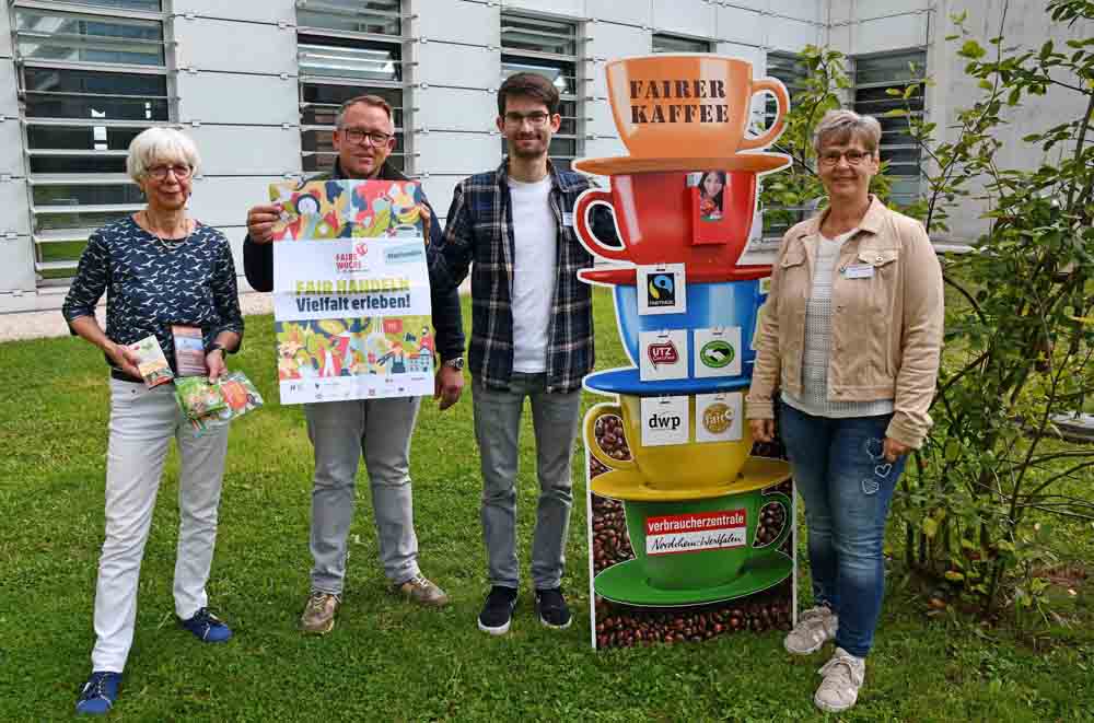 Martina Preuß-Beckmann vom Weltladen, Matthias Knipp vom Fachdienst Klima- und Umweltschutz, Grünflächenplanung sowie Fabian Braukhoff und Claudia Waack von der Verbraucherzentrale