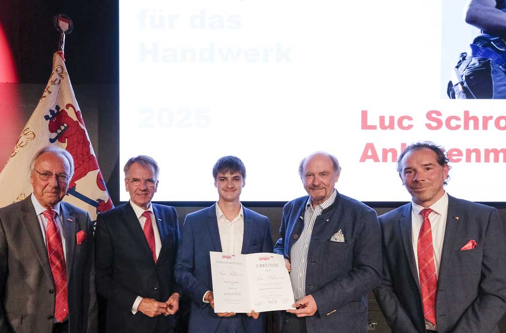 Dipl.-Ing. Hans-Joachim Hering, Ehrenpräsident des Unternehmerverbandes NRW e.V., Andreas Ehlert, Präsident der Handwerkskammer Düsseldorf, Preisträger Luc Schroers, Jonges-Baas Dr. Reinhold Hahlhege und David Mondt, Vize-Baas
