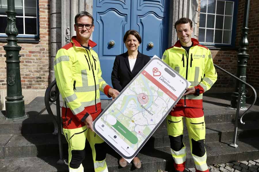 Dr. Judith Joos, Geschäftsführerin der "Region der Lebensretter e. V.", Kalle Heitkötter und Andreas Becht, Ärztliche Leiter des Rettungsdienstes