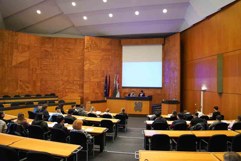 Schülerinnen und Schüler beim DemokratieTag