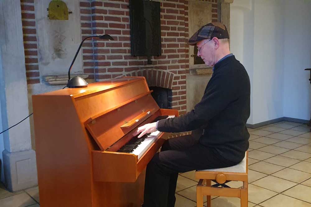 Kurt Allstadt am Klavier