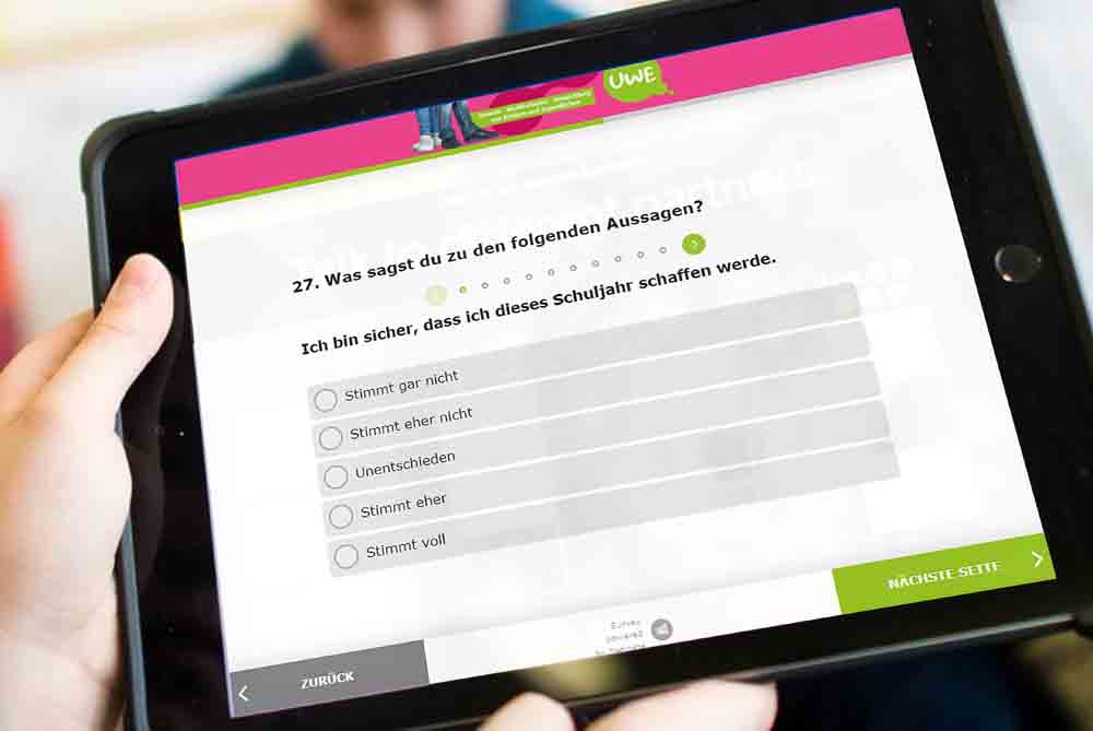 Tablet mit Fragebogen