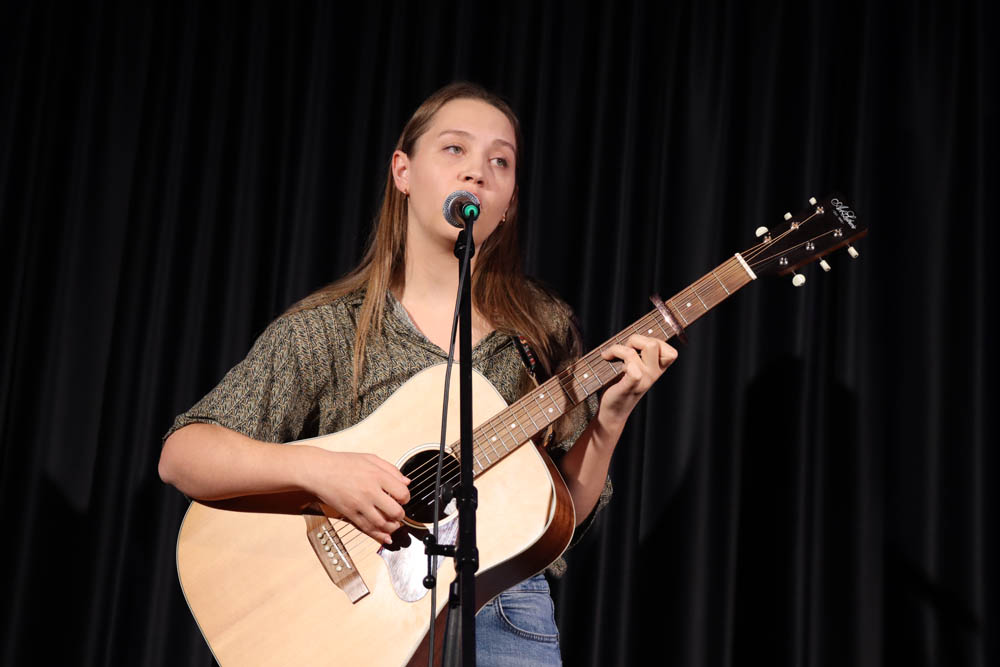 VeraLee, aktuelle Titelverteidigerin der NRW SongSlam Meisterschaften 2024