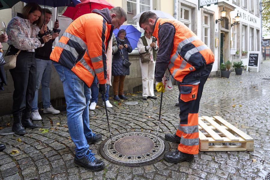 Fachleute des SEBD sorgten am Veranstaltungstag für den präzisen Einbau des Unikats