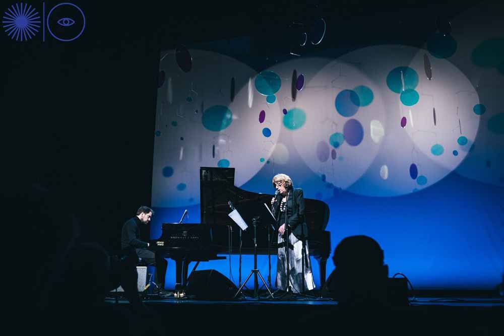 Kit Downes und Norma Winstone bei einem Konzert