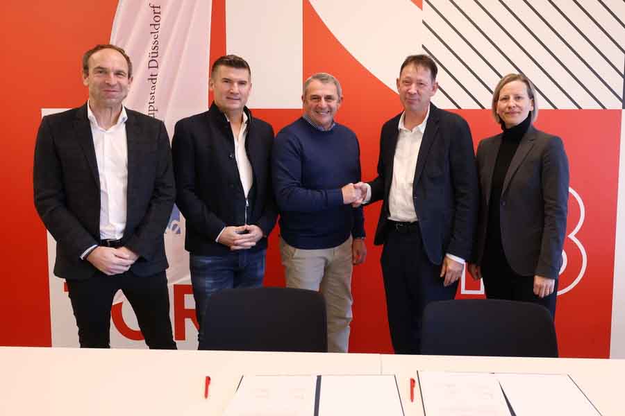 Alexander Jobst, Vorstandvorsitzender der Fortuna, Fortuna-Vorstand Arnd Hovemann, Fortuna-Vorstand Klaus Allofs, Stadtdirektor Burkhard Hintzsche und Sportamtsleiterin Eva Kulot