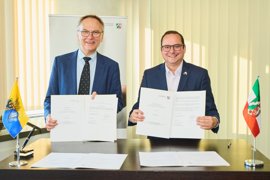Essens Oberbürgermeister Thomas Kufen und Andreas Kersting, Leiter des Referates Bürgerschaftliches Engagement in der Staatskanzlei des Landes NRW