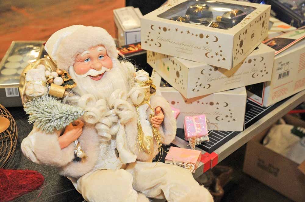 Weihnachtsartikel bei der Sperrmüllbörse