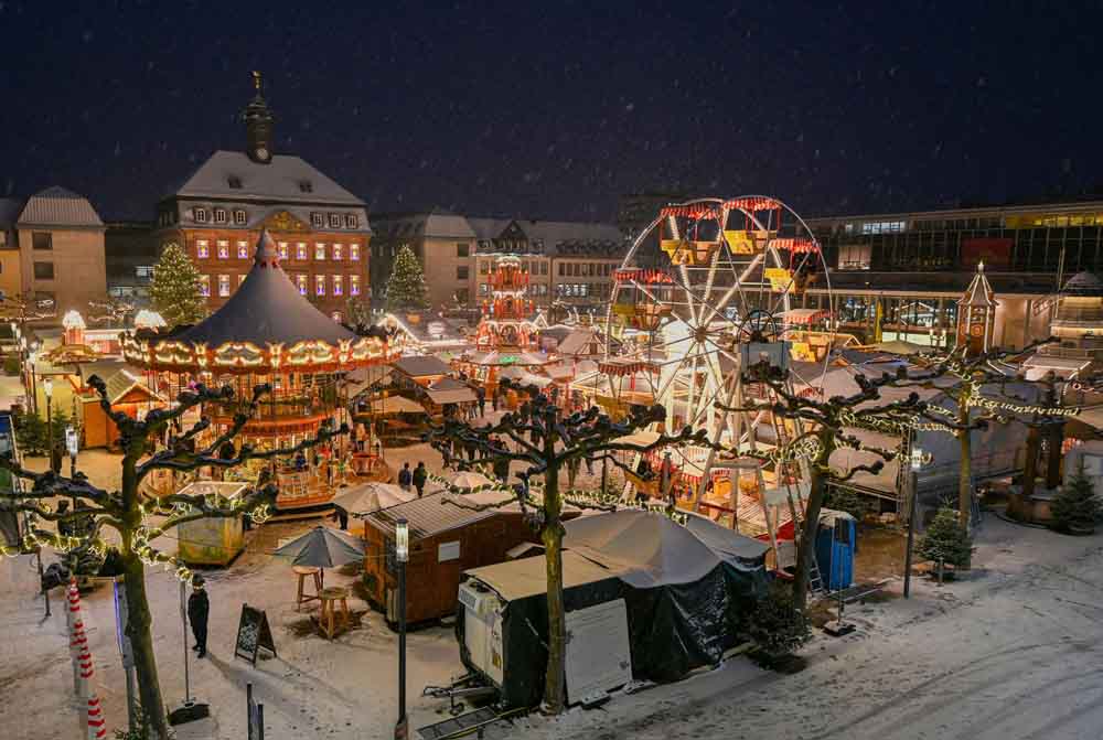 Weihnachtsmarkt im Schnee