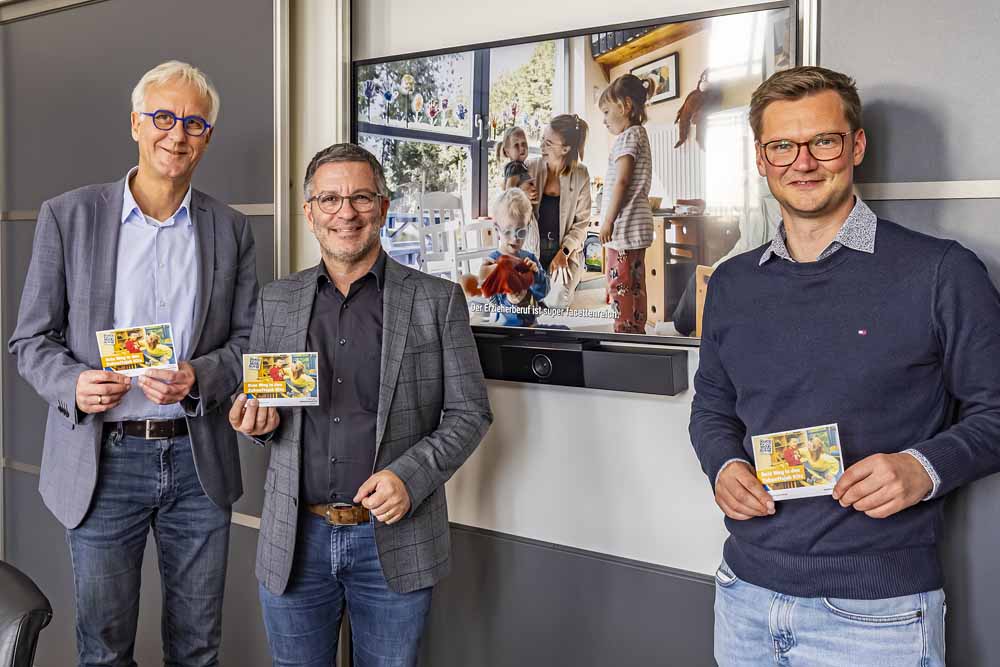 Rainer Goepfert, AWO-Geschäftsführer und Sprecher der Arbeitsgemeinschaft der Freien Wohlfahrtspflege in Hamm, Oberbürgermeister Marc Herter und Lukas Heller, Mitarbeiter in der Stabsstelle Familienfreundlichste Stadt der Stadt Hamm