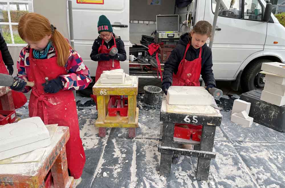 „Fliegende Bildhauerbude" beim Mädchenaktionstag