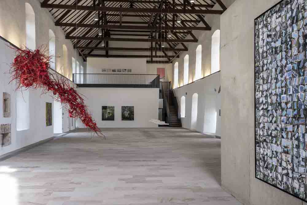 Blick in die Gemeinschaftsausstellung „KunstStoff Natur"