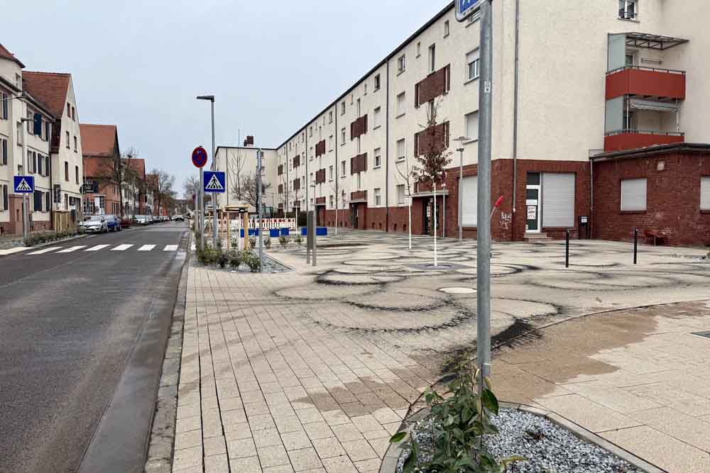 Blick auf den umgestalteten Quartiersplatz