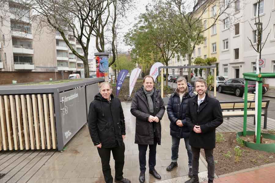Mobilitätsdezernent Jochen Kral, Oberbürgermeister Dr. Stephan Keller, Rolf Neumann und Dr. David Rüdiger (beide CMD)