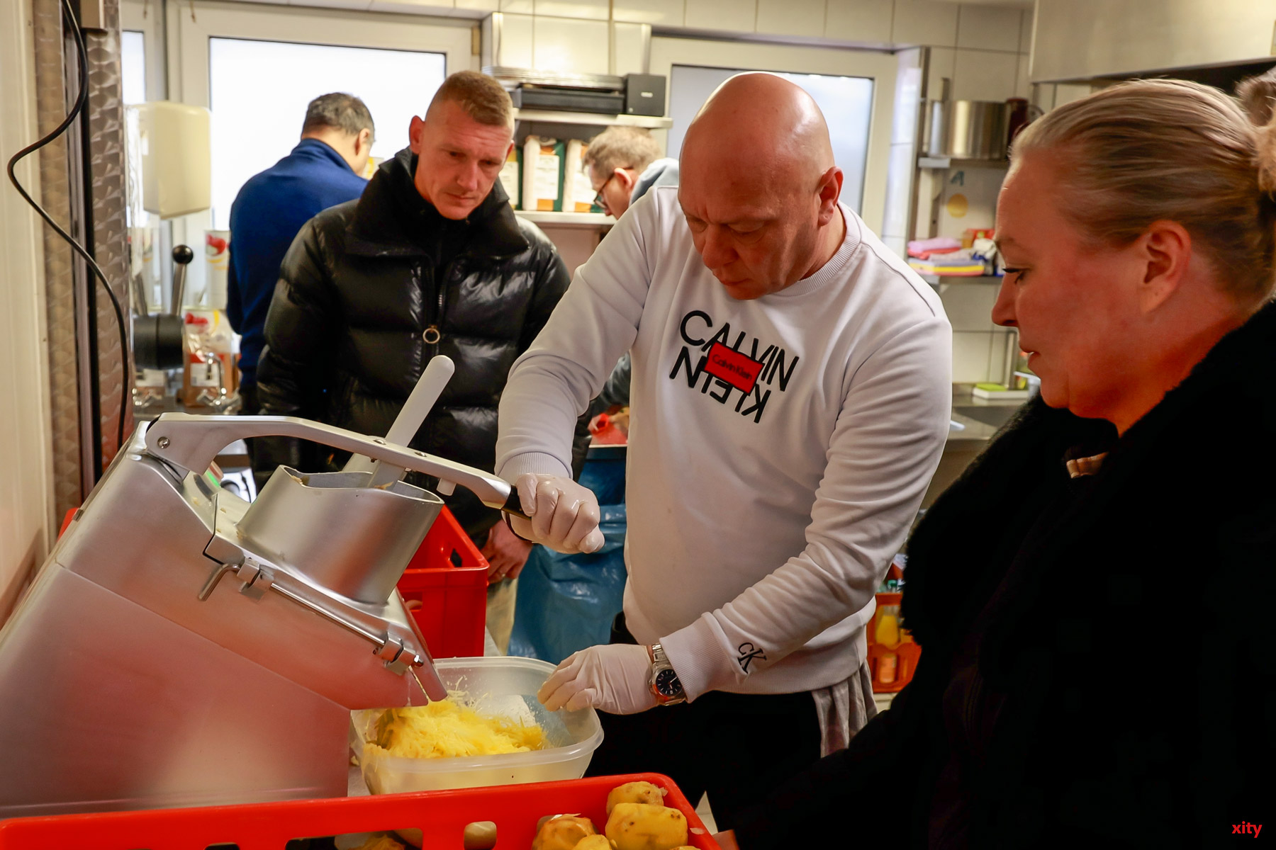 Scholljonges-Aktion hilft Bedürftigen mit „Reibekuchen für alle“