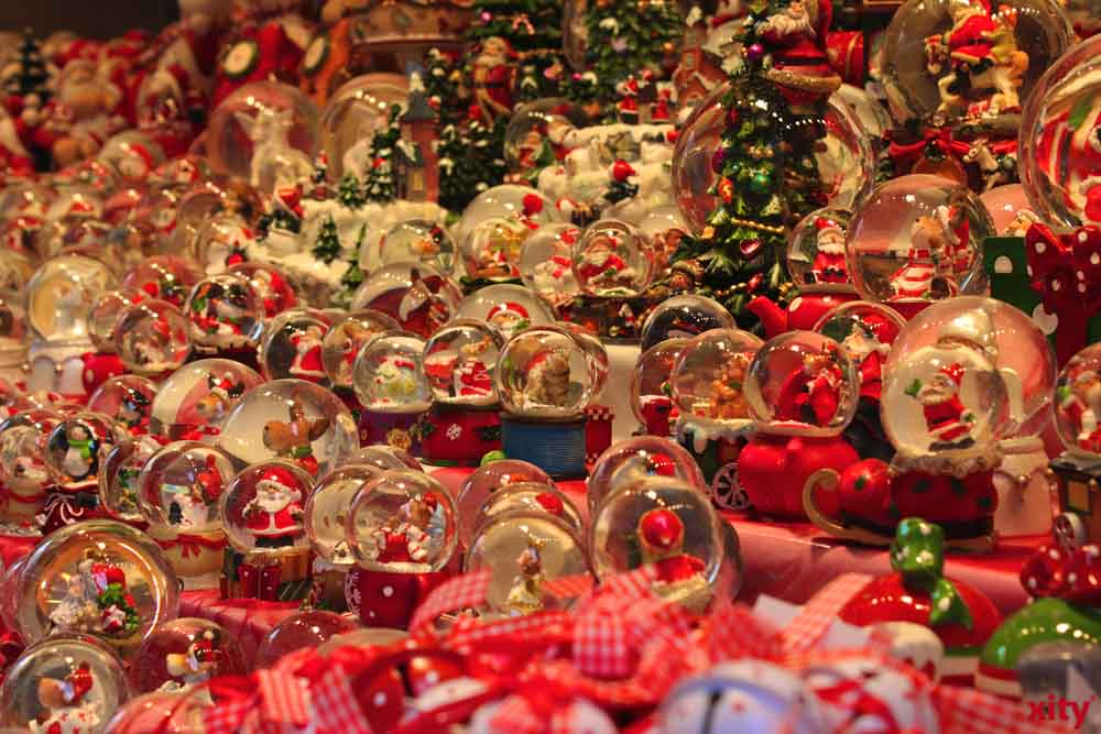 Weihnachtsmarkt Schneekugeln