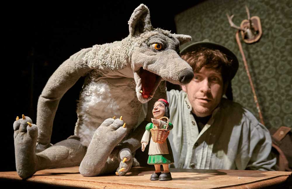 Das Rotkäppchen - Figurentheater im Kulturbahnhof