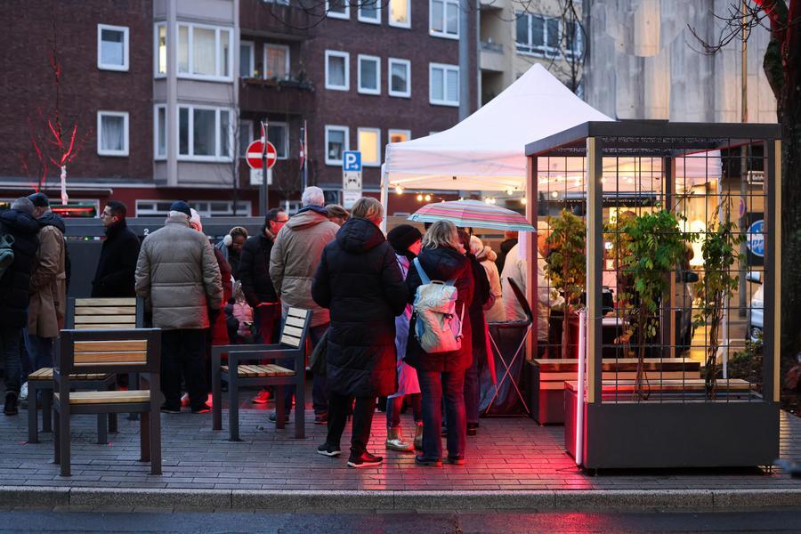 Menschen bei Infoveranstaltung