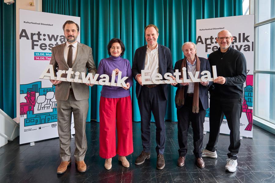 D.LIVE-Chef Michael Brill, Wilfried Schulz, Generalintendant des Schauspielhauses, Oberbürgermeister Dr. Stephan Keller, Miriam Koch, die Beigeordnete für Kultur und Integration, sowie Thorben Meier, Geschäftsführer Düsseldorf Marketing