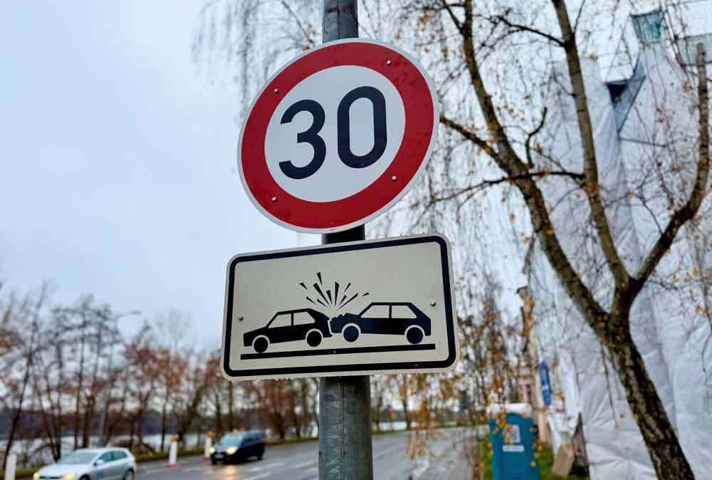 30 kmh-Schild Ostorfer Ufer
