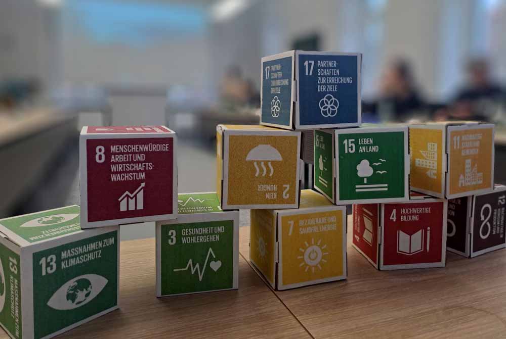 Würfel mit Nachhaltigkeitszielen der Vereinten Nationen