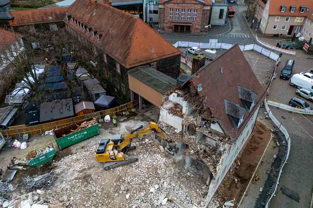 Nur noch Reste des Hans-Sachs-Hauses stehen auf dem Schlossplatz