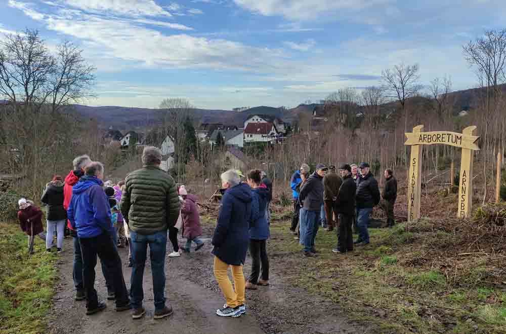 Im Beisein zahlreicher Interessierter ist jetzt der Lehrpfad am Arboretum in Oeventrop eröffnet worden