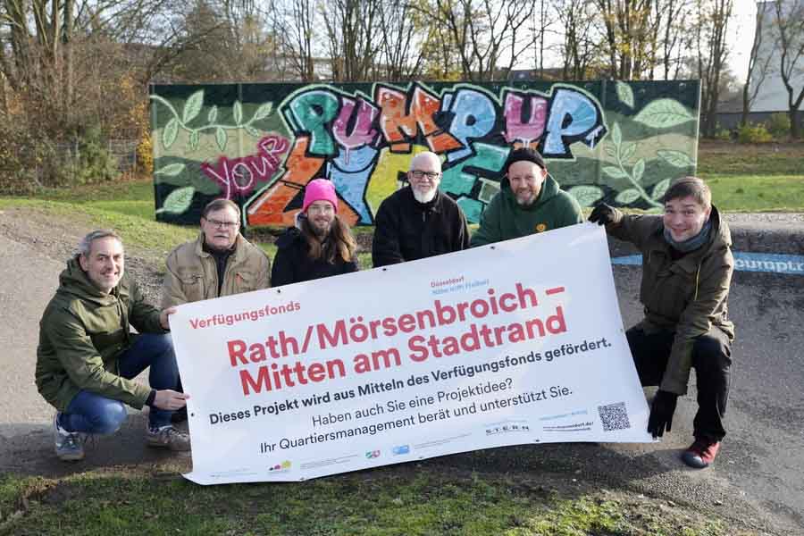 Knut Diehlmann (Abteilungsleiter Sportamt), Peter Glöck (Bürger-Schützenverein 1925 e.V. Düsseldorf-Rath), Maik Benger (Graffiti-Künstler), Matthias Gleinert (Selbstverwaltetes Wohnprojekt Theodorstraße e.V.), Daniel Koplowitz (Leiter Abenteuerspielplatz Mörsenbroich) und Philip Tatan (Quartiersmanagement Rath/Mörsenbroich im Auftrag des Sadtplanungsamtes)