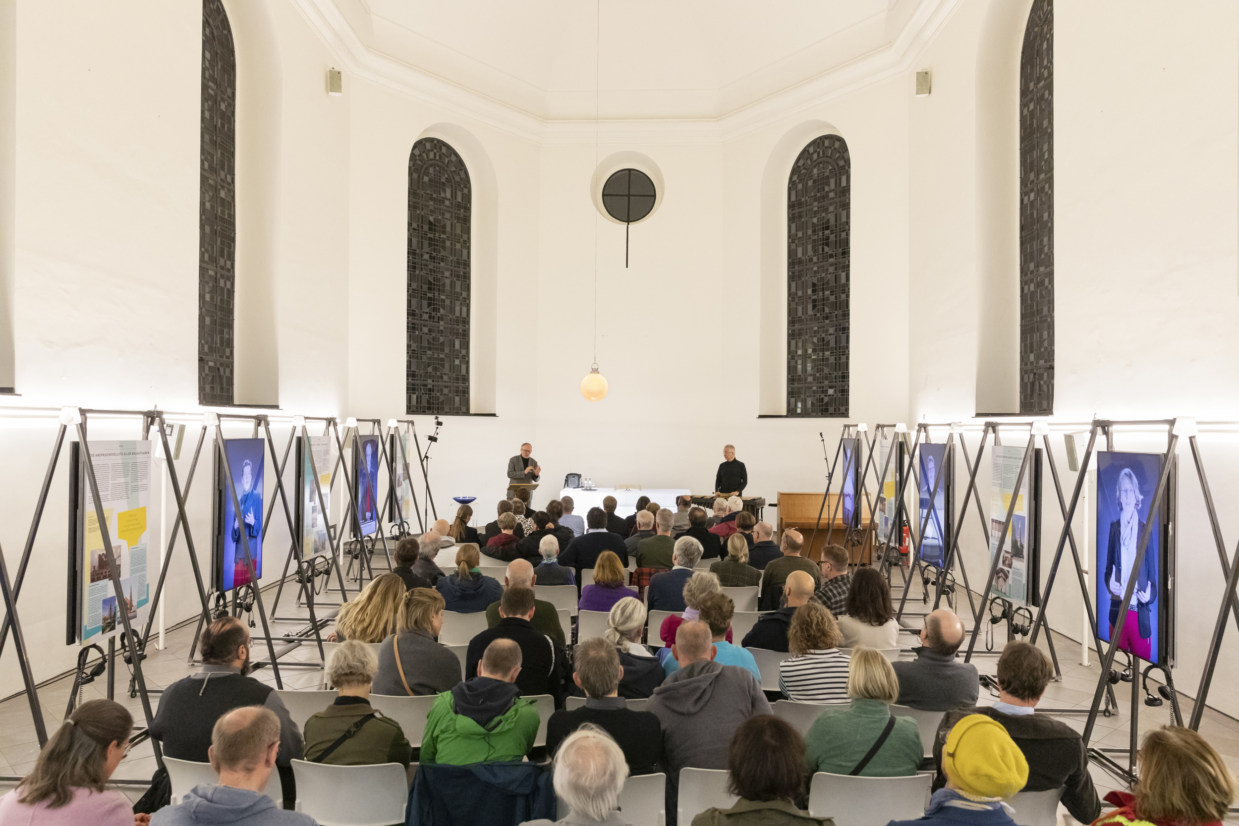 Ausstellung „Kirchen als Vierte Orte“ in der Berger Kirche in Düsseldorf