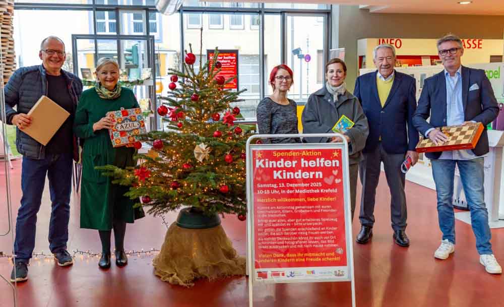 Peter Lengwenings, Freunde und Förderer der Mediothek Krefeld, sowie Kengerdruum Krieewel,, Brigitte Schäfers, Freunde und Förderer der Mediothek Krefeld, Dr. Lisa Beutelspacher von der Mediothek Krefeld, Tanja Kirsch-Boy, /Schlaue Löffel, Dr. Robert Schäfer, Kengerdruum Krieewel, sowie Jochen Rausch von der Bürgerstiftung Krefeld
