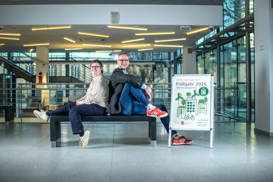 Sophia Schmidt, stellvertretende Direktorin der VHS Essen, und Stephan Rinke, Direktor der VHS Essen
