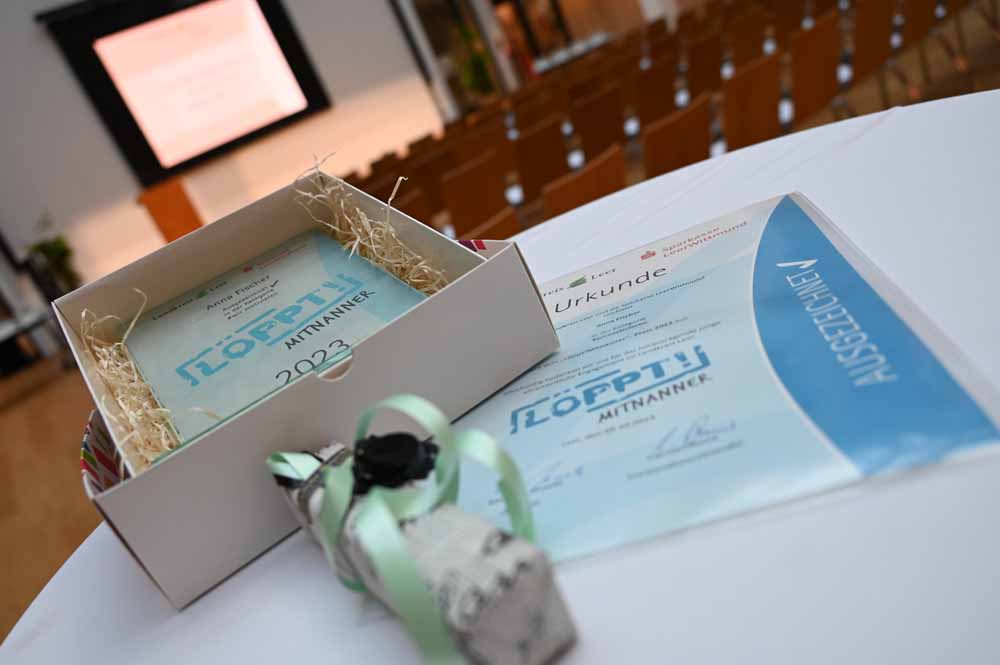 Der Löppt!Mitnanner-Preis umfasst 500 Euro Preisgeld, eine Trophäe und ein persönliches Geschenk