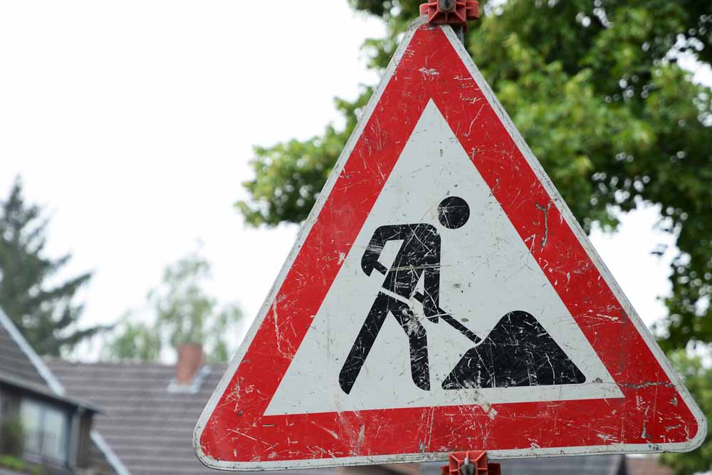 Schild Straßenbauarbeiten