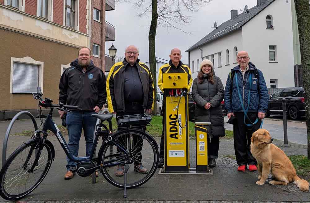 Jan Metzelaers vom Motorsportclub Herten e. V., Thomas Oehler und Klaus Hasenpusch vom ADAC Westfalen e. V., Marie Nonn vom Stadtplanungsamt und Bürgermeister Fred Toplak