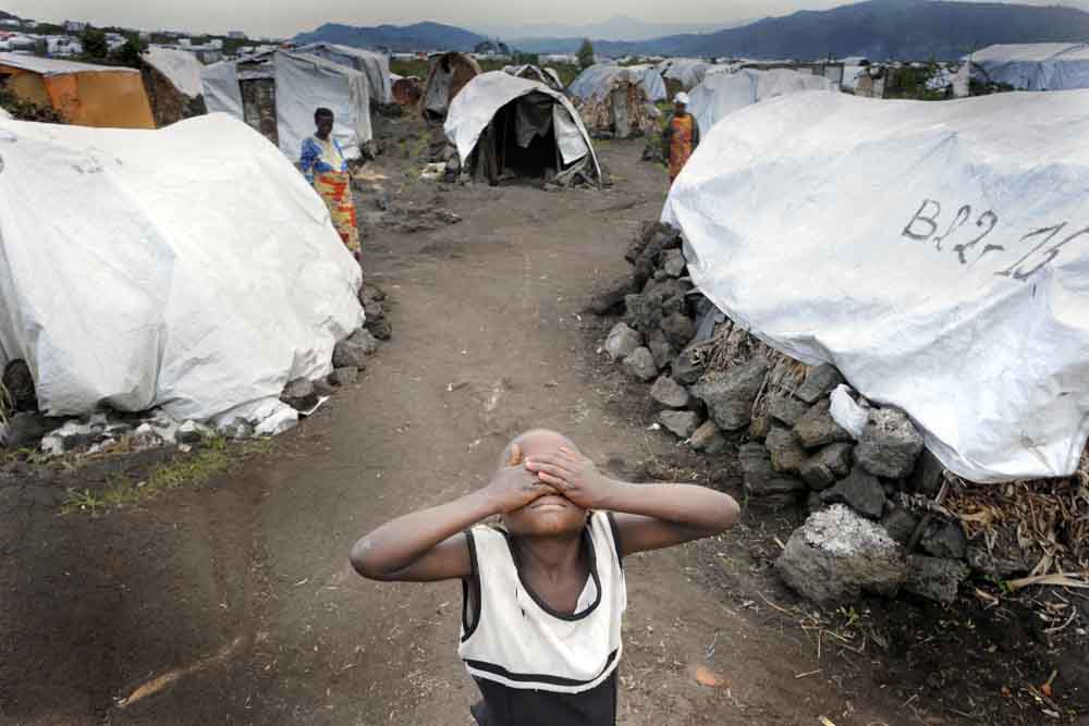 Congo, Flüchtlingslager am Stadtrand von Goma, Portrait Junge