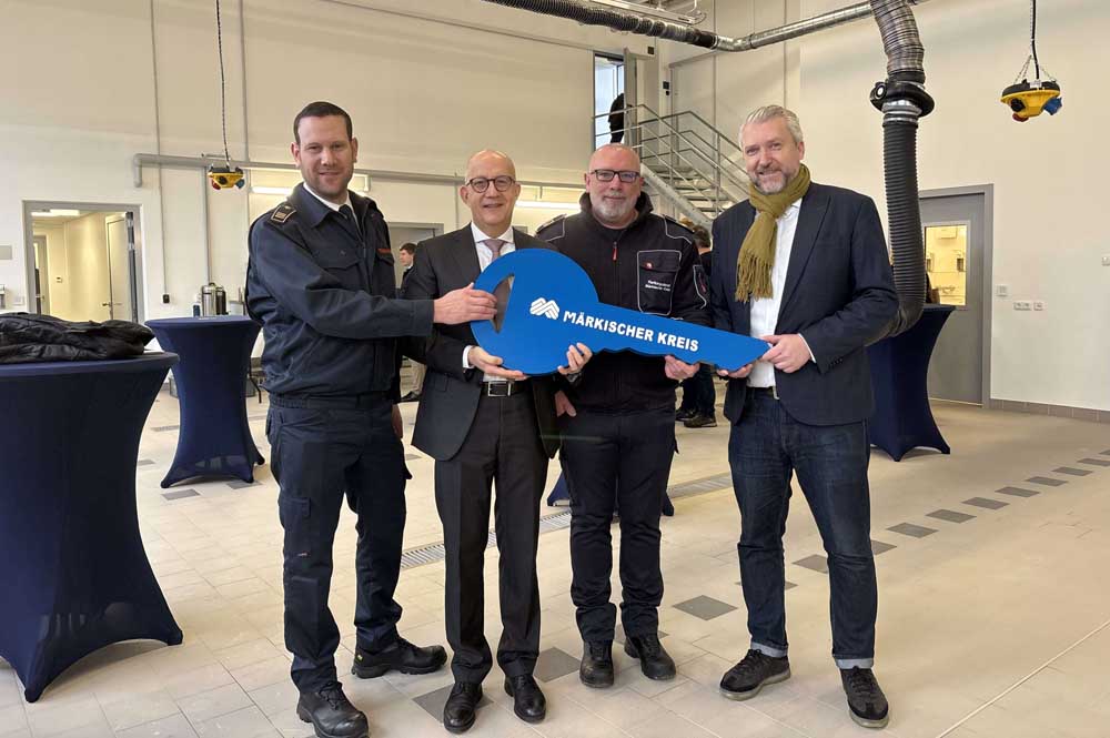 Christopher Rehnert (Leiter Feuerwehr), Landrat Ralf Schwarzkopf, Christian Haase (Wachenleiter) und Bürgermeister Sebastian Wagemeyer